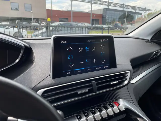 Peugeot 3008 1.2 Première AUTOMAAT, trekhaak. 2017 Benzine 18