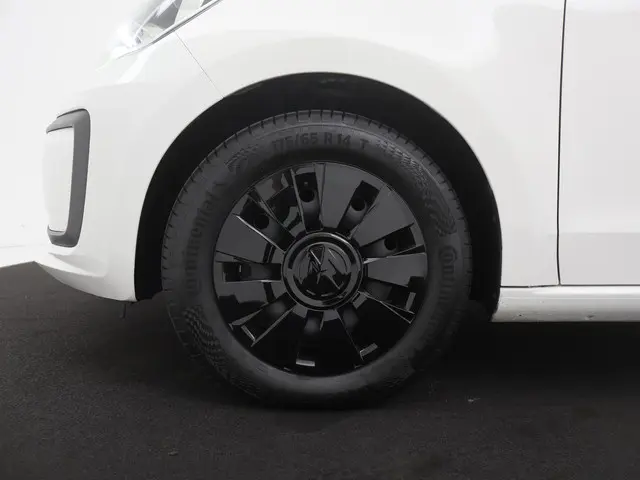 Volkswagen up! 1.0 BMT move up! AUTOM. 2018 Benzine 26