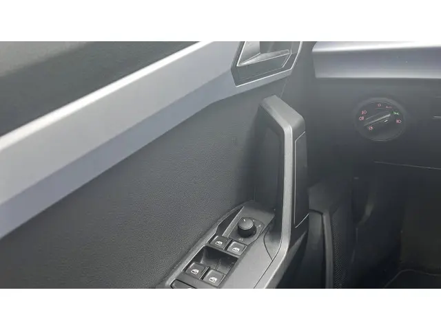 SEAT Arona 1.0 TSI FR Business Intense 2022 Benzine 16