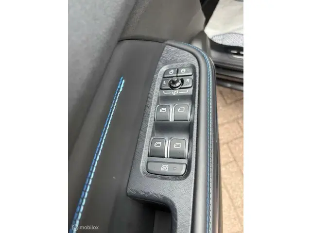 Lynk & Co 01 1.5 Black 2022 Hybride Benzine 12