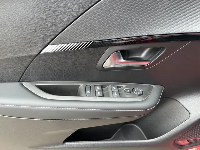 Peugeot 208 1.2 Turbo 100 PK Allure 2025 Benzine 36