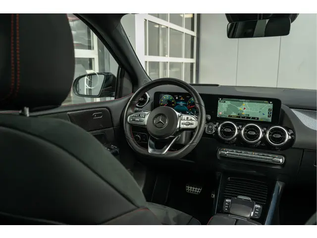 Mercedes-Benz B-Klasse 250 AMG Line 2022 Benzine 29