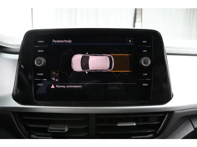 Volkswagen T-Roc 1.0 TSI 110pk Life 2023 Benzine 16