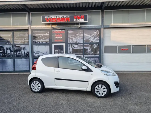 Peugeot 107 1.0 Access 2012 Benzine 2