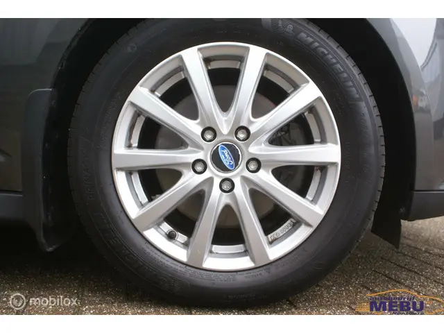 Ford C-MAX 1.5 Titanium 2015 Benzine 14