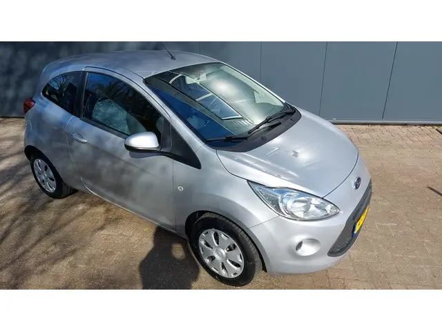 Ford Ka 1.2 Style start/airco/nieuw distributie 2014 Benzine 4