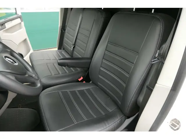 Volkswagen Transporter 2.0 TDI L2H1 Highline 2015 Diesel 15