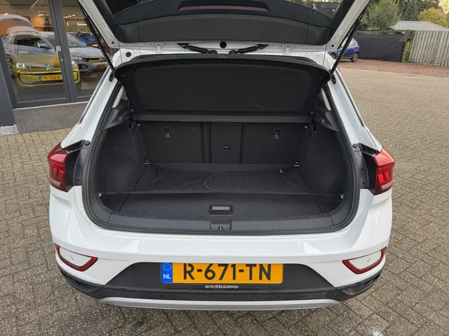 Volkswagen T-Roc 1.0 TSI 110pk 75 Edition 2022 Benzine 21