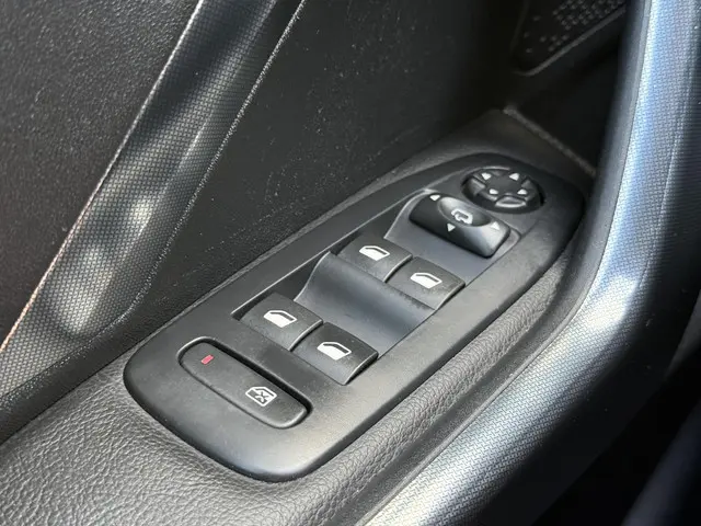 Peugeot 2008 1.2 PureTech Allure 2016 Benzine 27