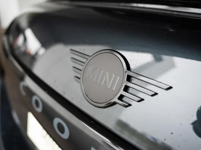 MINI 5-Deurs Cooper C 2025 Benzine 31