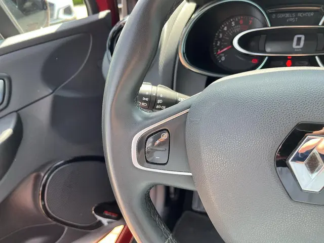 Renault Clio Estate 0.9 TCe Limited 2019 Benzine 21
