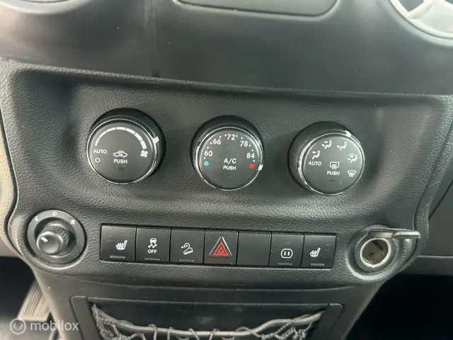 Jeep Wrangler Unlimited 3.6 Sahara 2012 Benzine 13