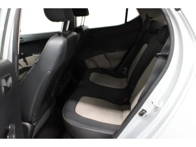 Hyundai i10 1.0i i-Drive 2015 Benzine 19