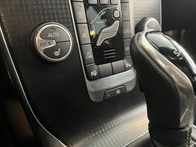 Volvo V40 T3 Polar+ Sport Automaat 2019 Benzine 16