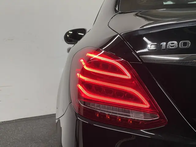 Mercedes-Benz C-Klasse 180 Premium 2018 Benzine 10
