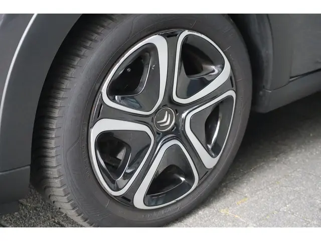 Citroën C3 1.2 PureTech C-Series | CARPLAY | 2023 Benzine 23