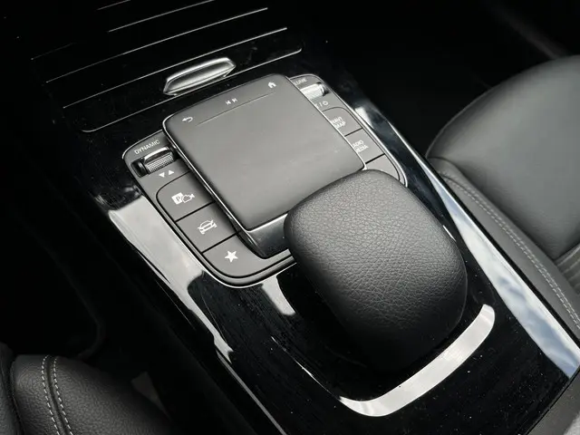 Mercedes-Benz CLA 180 Luxury Line 2023 Benzine 11