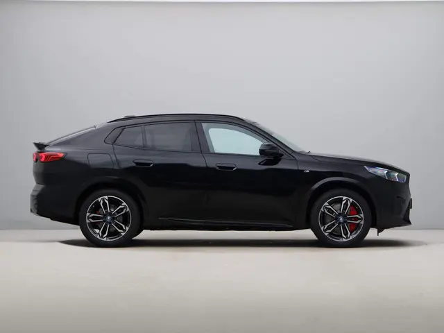 BMW iX2 eDrive20 65kWh 2024 Elektrisch 8