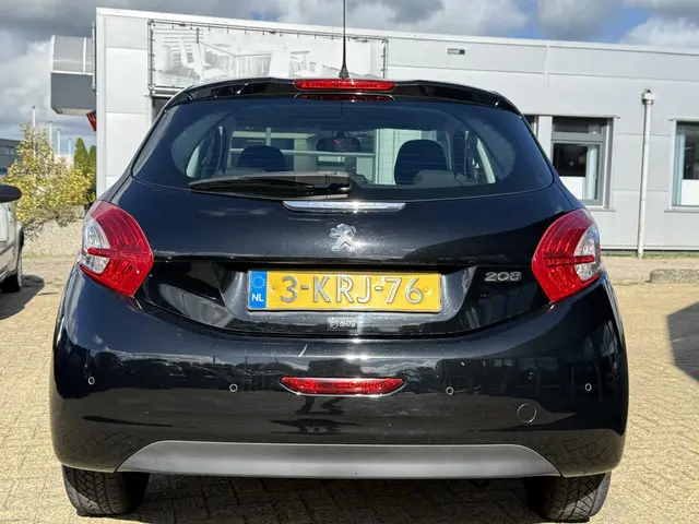 Peugeot 208 1.2 VTi Envy 2013 Benzine 6