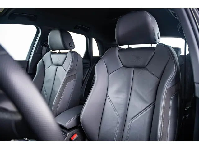 Audi Q3 45 TFSI e S edition 2022 Hybride Benzine 18