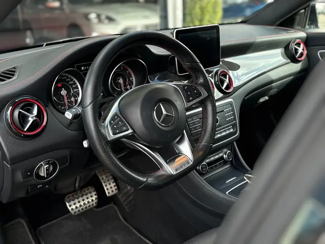 Mercedes-Benz CLA AMG 45 4MATIC 2015 Benzine 12