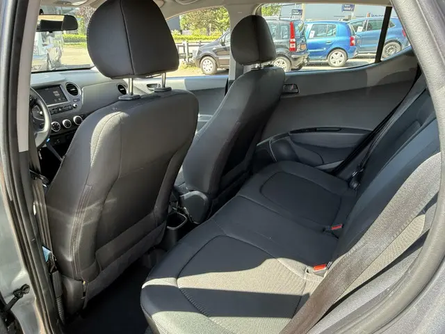 Hyundai i10 1.0i i-Premium navi PDC 2018 Benzine 8