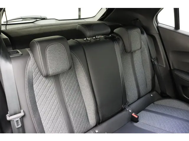 Peugeot 2008 1.2 PureTech 100 Allure 2024 Benzine 15