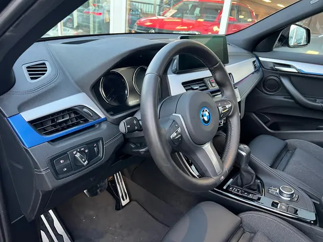BMW X2 xDrive25e High Executive 2022 Hybride Benzine 18