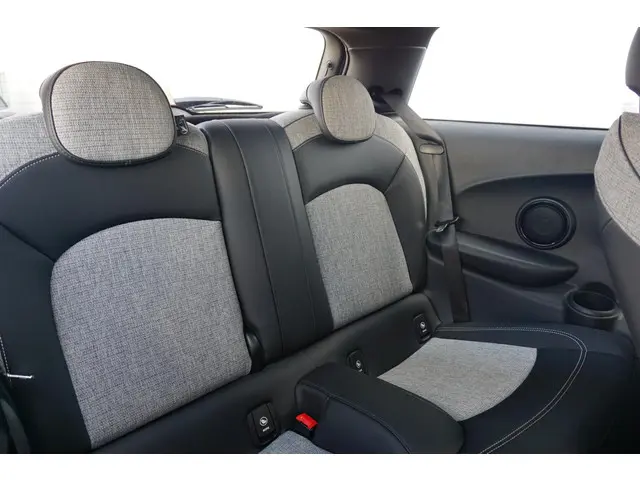 MINI 3-Deurs Cooper 2019 Benzine 10