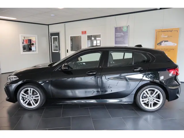 BMW 1 Serie 118i Business Edition 2021 Benzine 6