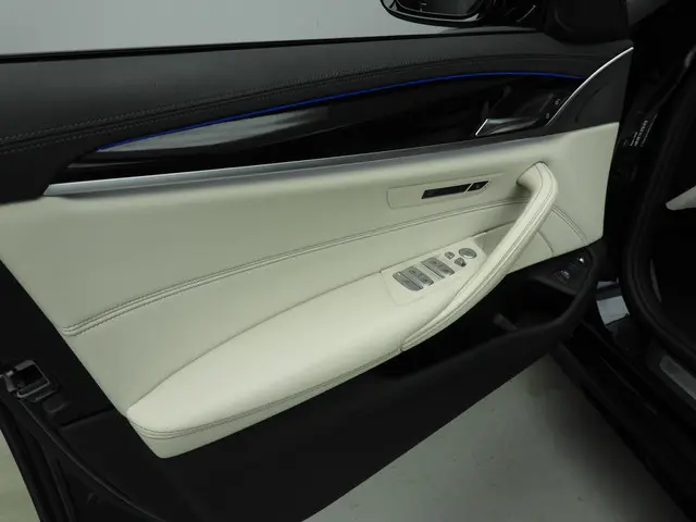 BMW 5 Serie Touring 530e xDrive 2024 Hybride Benzine 23
