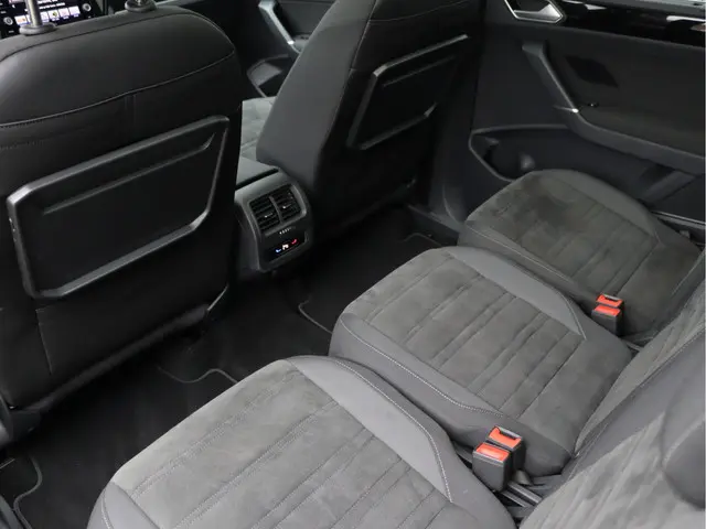 Volkswagen Touran 1.5 TSI Highline 7-zits 2023 Benzine 29