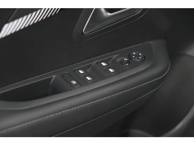 Peugeot 208 PureTech 100 Allure 2024 Benzine 20