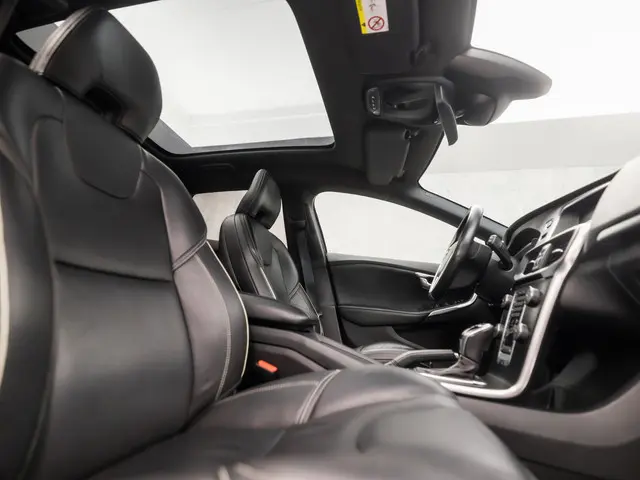 Volvo V40 2.0 T4 R-Design Sport 2018 Benzine 8