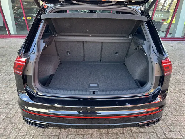Volkswagen Tiguan 1.5 TSI R-Line Business+ 2023 Benzine 42