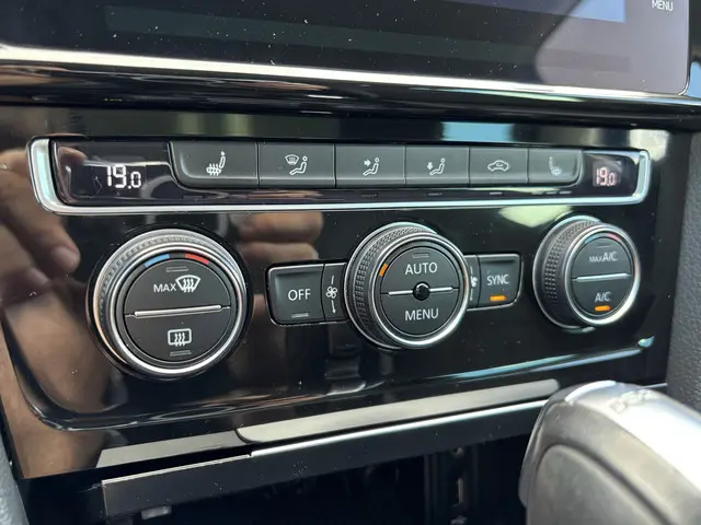 Volkswagen Golf 1.5 TSI Highline Business R 2018 Benzine 23