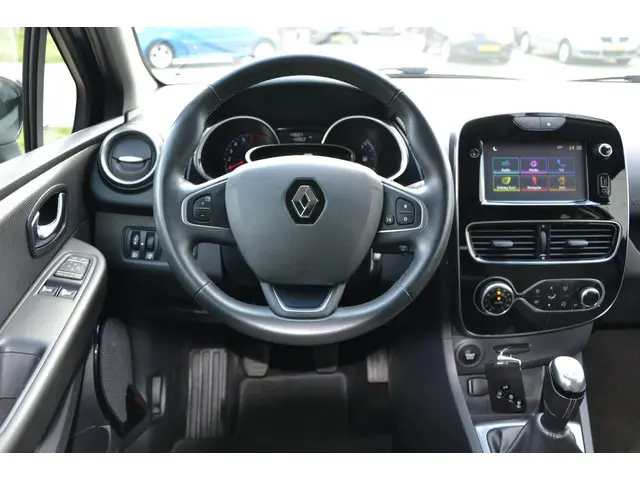 Renault Clio Estate 0.9 TCe Limited 2017 Benzine 20