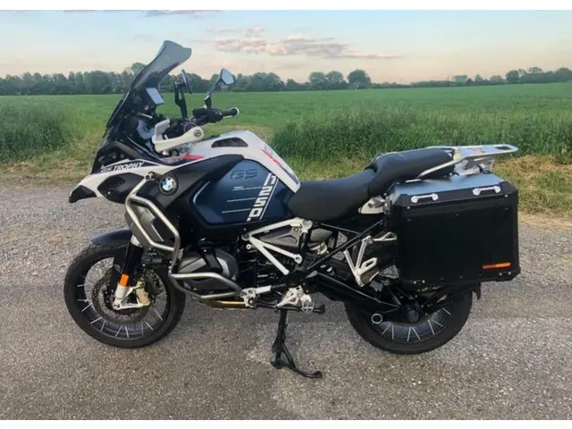 BMW R 1250 GS Adventure Trophy 2022 Benzine