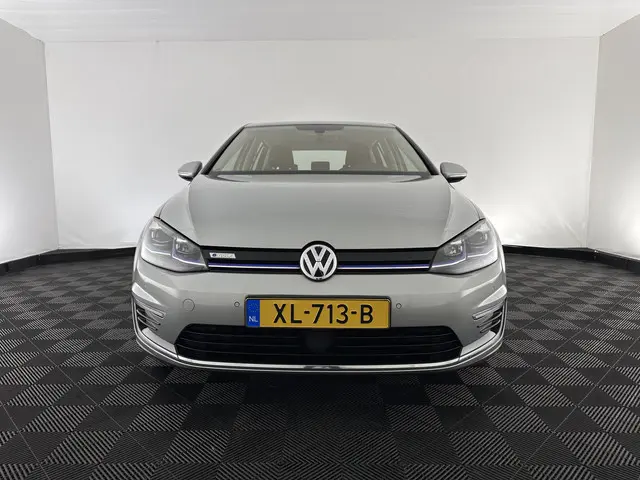 Volkswagen e-Golf 2