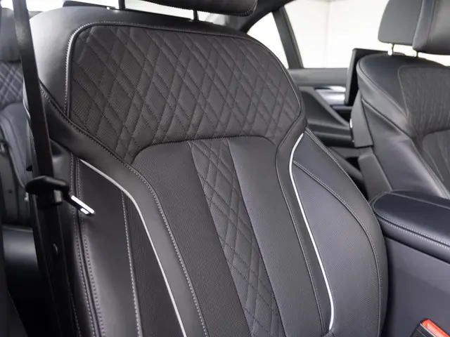 BMW 7 Serie 750Li xDrive 2022 Benzine 12