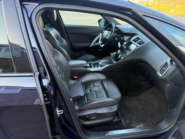 DS DS 5 1.6 THP 1955 ((( VOL OPTIONS ))) 2015 Benzine 9