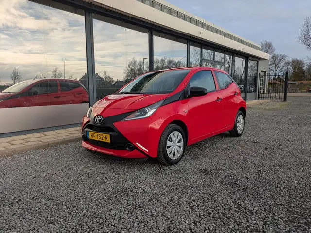 Toyota Aygo 1.0 VVT-i x-fun | Airco | Bluetooth 2017 Benzine 3
