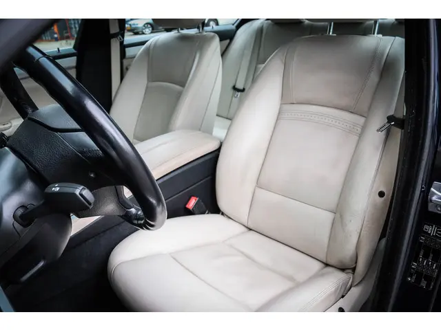 BMW 5 Serie 528i Luxury Edition 2015 Benzine 15