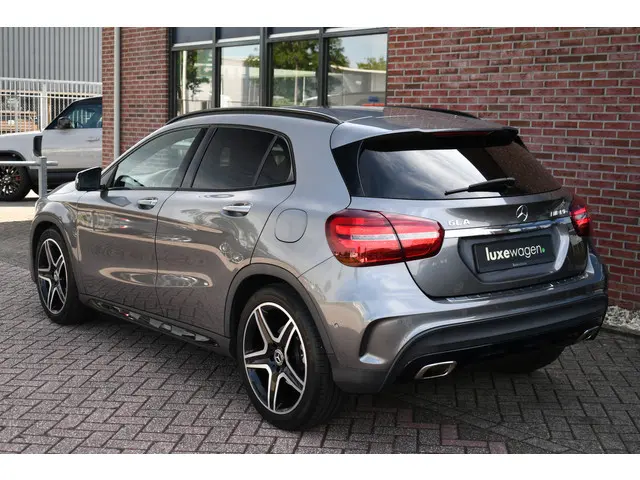 Mercedes-Benz GLA 180 AMG Night 2019 Benzine 65
