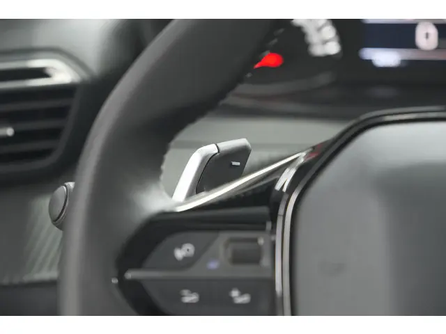 Peugeot 208 PureTech 100 EAT8 Active Pack 2023 Benzine 30