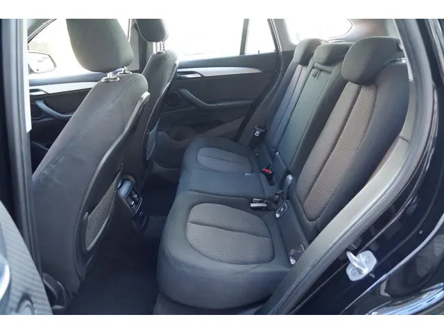 BMW X1 sDrive18i High Executive 2018 Benzine 13