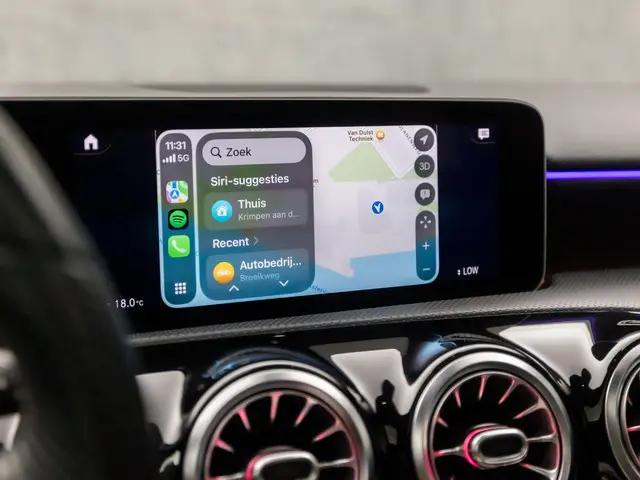 Mercedes-Benz A-Klasse 180 AMG Sport 2019 Benzine 33