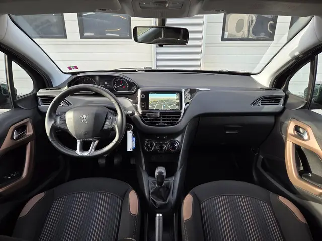 Peugeot 208 1.2 VTi Urban Soul 2013 Benzine 16
