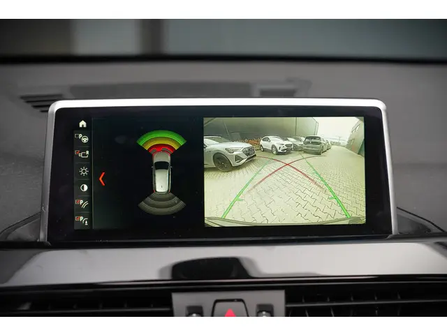 BMW X1 sDrive18i High Executive X Line 2018 Benzine 17