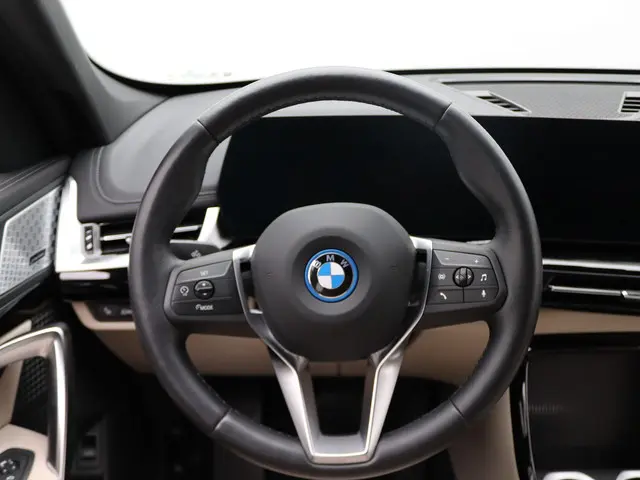 BMW X1 xDrive25e 2024 Hybride Benzine 7